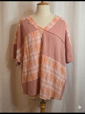 Women's Patchwork V-Neck Short Sleeve Top in Dusty Rose